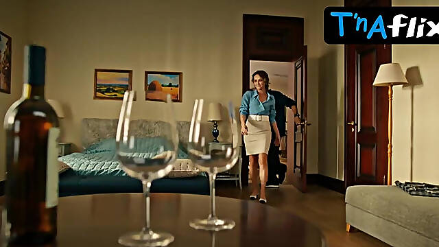 Yuliya Podozyorova Breasts, Underwear Scene in Vinodely