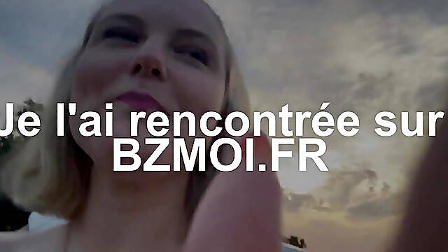 Une jolie blonde francaise se fait baiser a la campagne