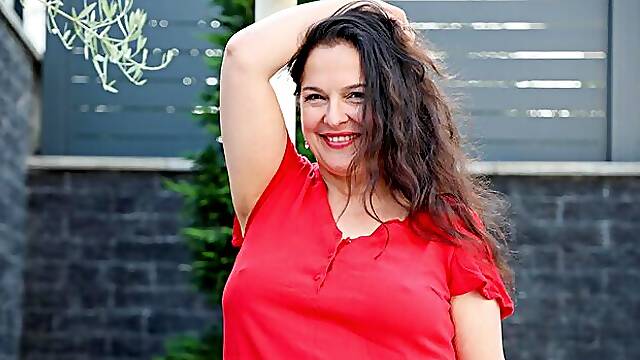 Old and fat babe in red lingerie Andrea Wet plays with a dildo