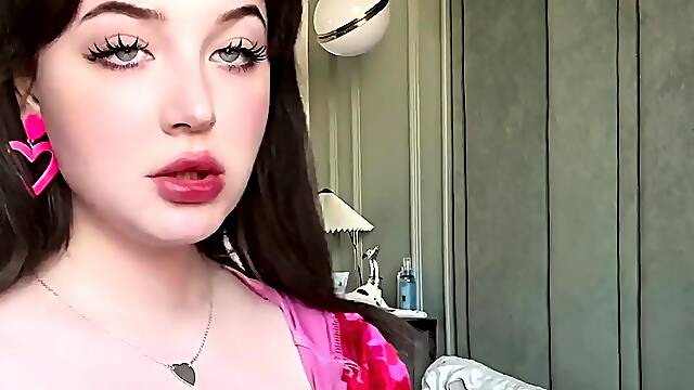 What Jenny do after school? Hump and Cum hard on pillow!