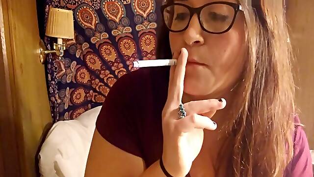 Beautiful Bbw Smokes And Talks. Cute Southern Accent. Down To Earth Jewliesparxx