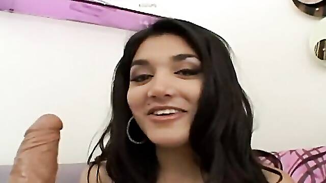 Femme fatale Leah Jaye at facial cumshot video