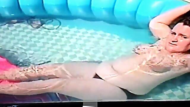 Saggy boobs showing neighbors