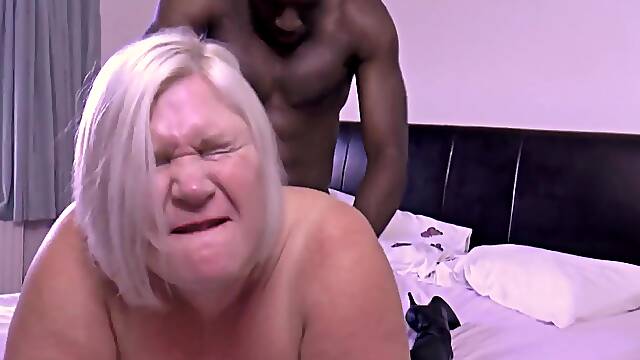 Maid Chloe Lamour with Huge Tits Gets Her Cunt Aroused