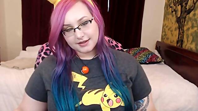 Sensual BBW kitten with colored hair and shaking bubble