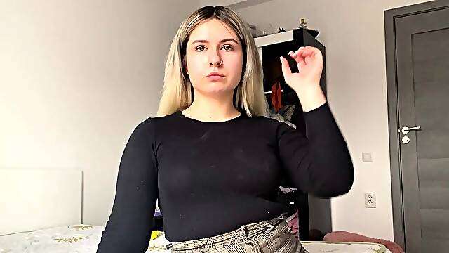 Webcam busty blonde stripped covered by oil anal masturbate