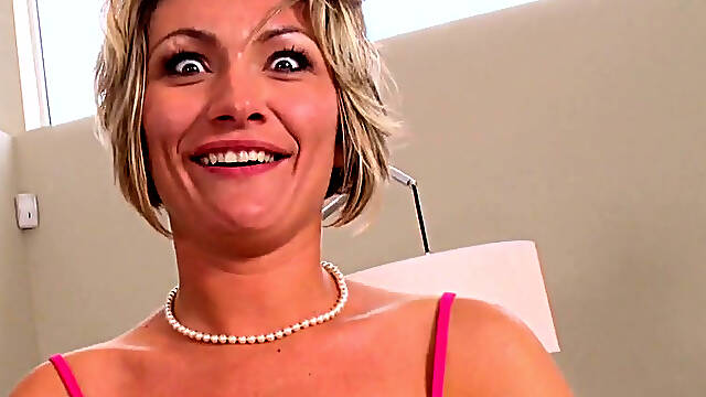 Holly Marie wraps her plump lips around hard shaft