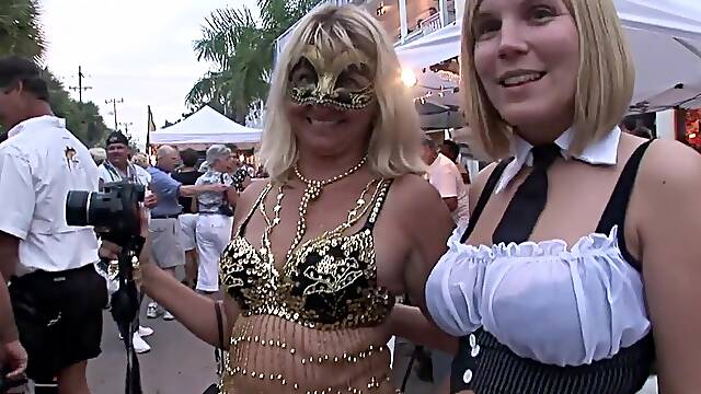 Displaying In Key West