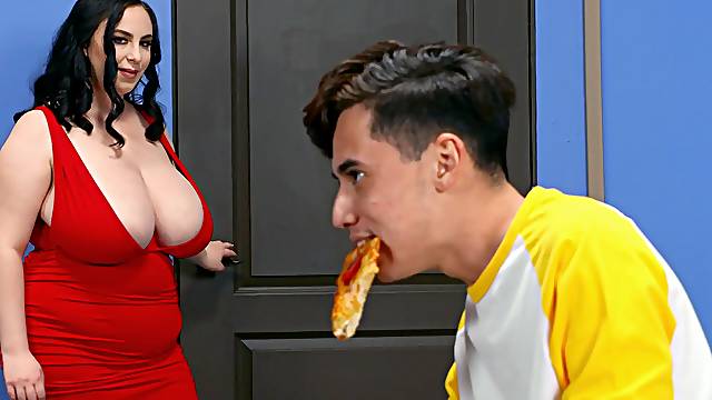 Chubby ass mom gets this young pizza boy's dick straight into her fat ass
