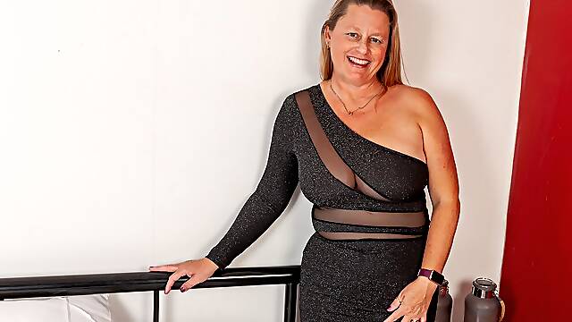 Mrs. Marie X's Solo MILF Pleasure