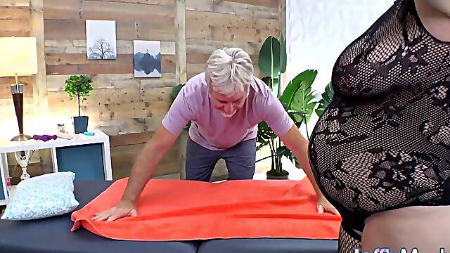 BBW Sasha Syren Sucks Masseurs Prick as He Toy Fucks Her Pussy