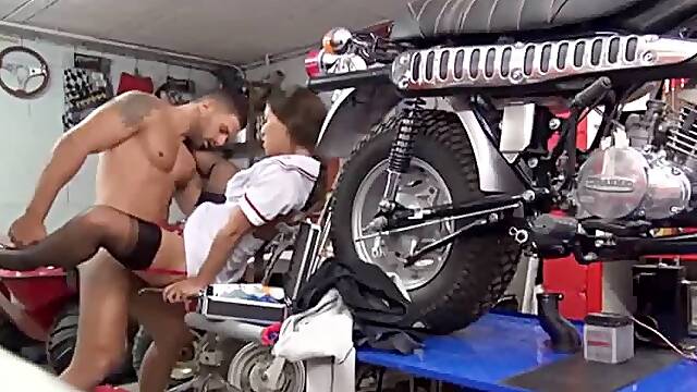 Je paye le garagiste avec mon corps