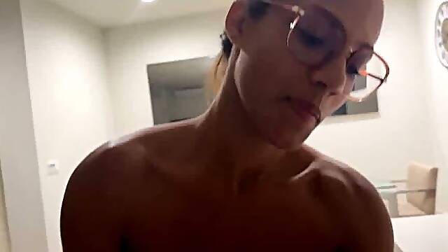 Pam leche la chatte de diana