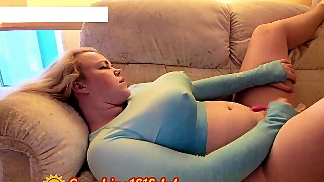 Busty MILF shows off her big ass on webcam
