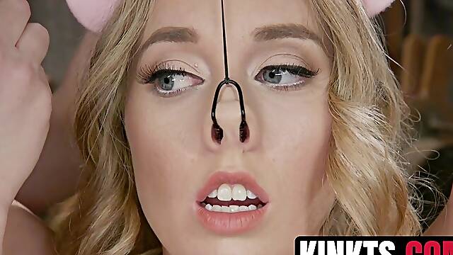 Blonde Riley Reyes serves sloppy blowjob with slim Natalie Mars