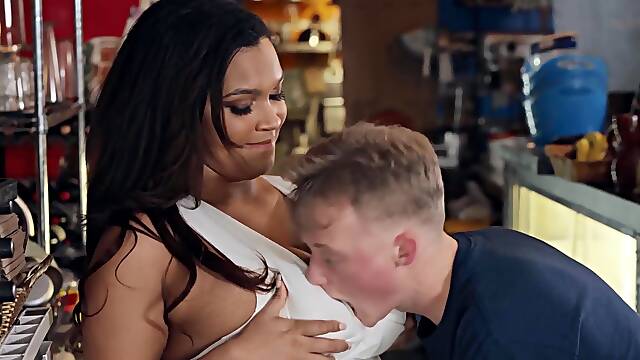 Sex scene with black BBW MILF Ashlyn Peaks
