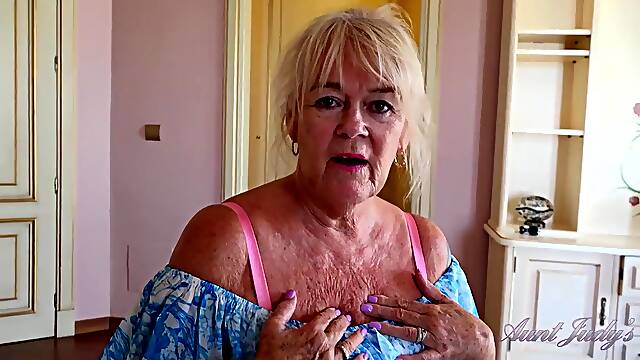 Old GILF Auntie Raz - fat ass blonde homemade sex