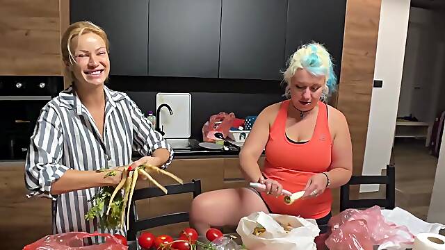 Backstage video with BBW model Proxy Paige and sexy Cherry Kiss