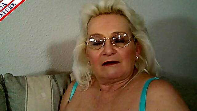 Nerdy grandma gives a soft and sensual blowjob to his big dick