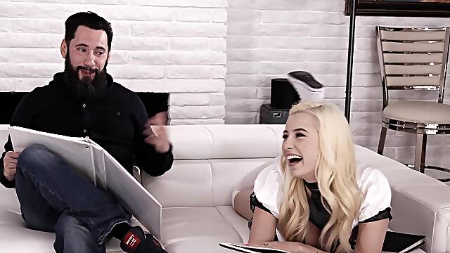 Round ass blondie Carolina Sweets spreads her legs to ride a fat rod