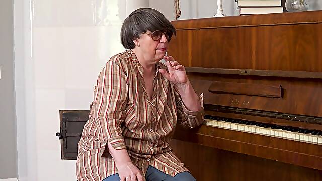 Mature Sharon Amore moans while getting fucked in missionary