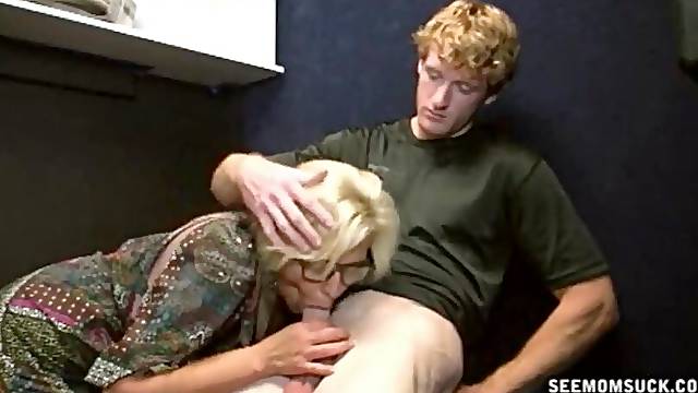 Mamma Pays off her Daughters Debt with a Chubby Oral-Job