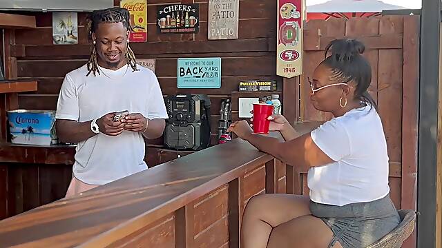 Amiable Conversation Turn into a Meet up after Lonely Stranger Meets a Bar Delicate That babe’s into Things Turn Into A Quick Daybed Room Bang