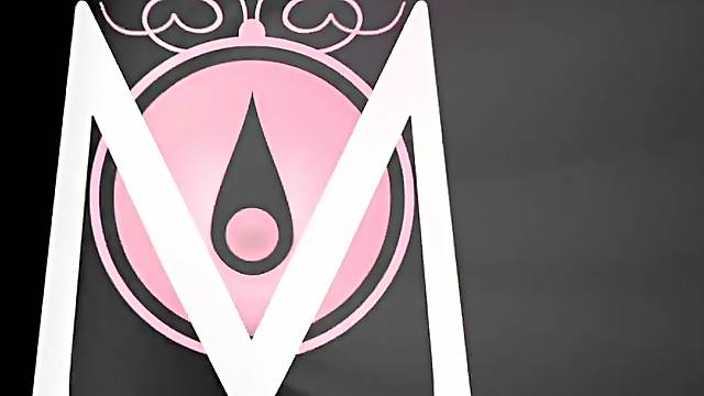 MAMMA Large ass large titties British mother Id like to fuck swallows mouthful of cum from massive knob