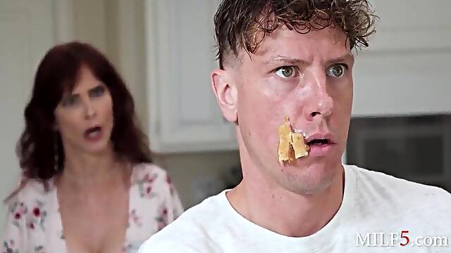 Howdy, I Am Your Fresh STEPMOM - Syren De mer, Rion King