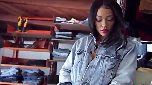 Curvy ebony mother Id like to fuck honey Harley Dean gets fully in natures garb for Playboy