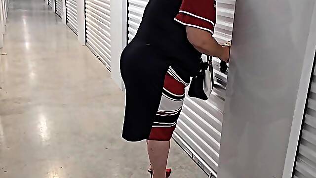 Plump twat aged lady sightseeing and Masturbating - (big beautiful woman ssbbw, Chunky booty, large booty, thick butt) POV