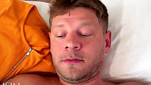 Surprise trio with older honeys double booked in hotel room - MAMA XXX