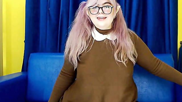 Cam Girls - Cute BBW nerd jiggles her ass and belly