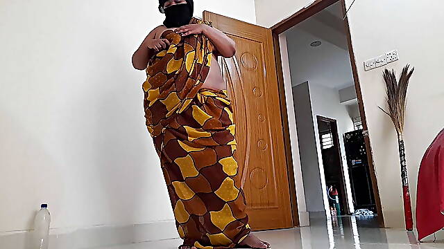 Gujarati sexy Saas Ko damad mast choda jab patni ki ghar par nahi hone (Indian Mother-in-law gets fucked by son-in-law)