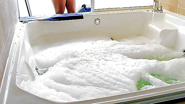 Hot Foamy Jacuzzi Sex with Garabas and Olpr