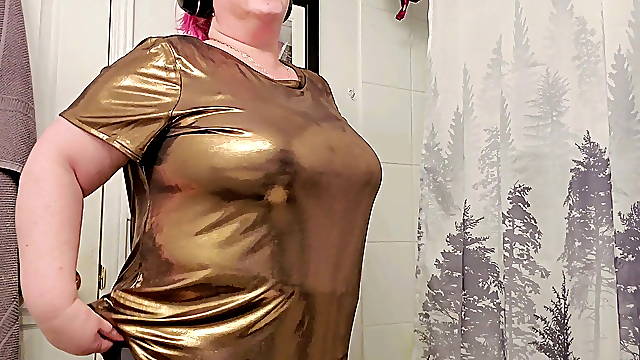 Beautiful curvy babe boob drop