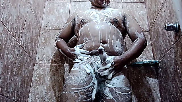 Penis in the middle of the Foam and the pleasure of Andi