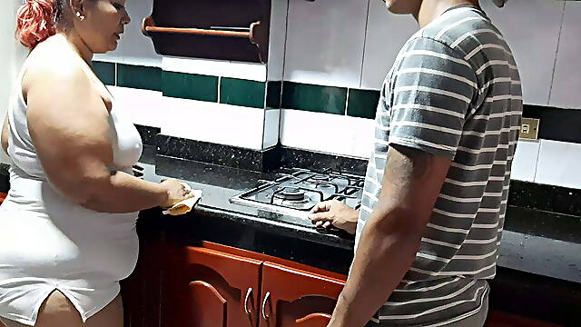 I found my best friend's mom pantyless in the kitchen