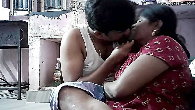 Indian hot house wife kissing and boobs pressing