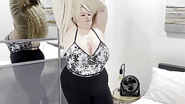 BBW Peyton Thomas is a lesbian nurse