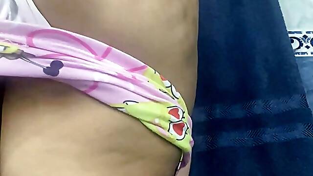 Stepmom MILF ass caught pissing in public