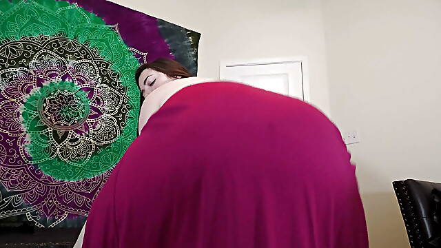 Teen BBW Rides Dildo in Chair and Cums