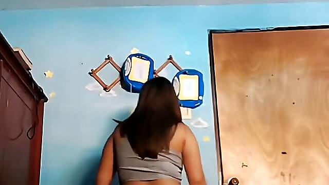 Big ass latina girl twerking in booty shorts