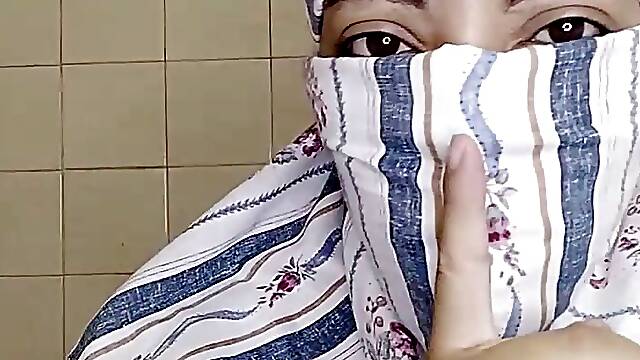 Muslim Arab Big Tits Stepmom MILF Masturbates Fat SQUIRT Pussy In Niqab And Shows Big Muslim Tits In Niqabi And Hijab
