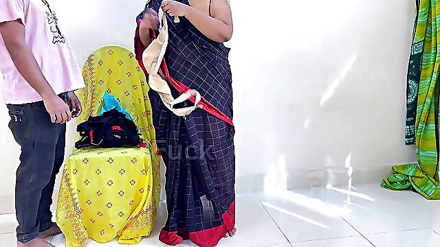 Without Blouse Saree Wearing Gujarati Desi Aunty Fucked by Bra Sells men