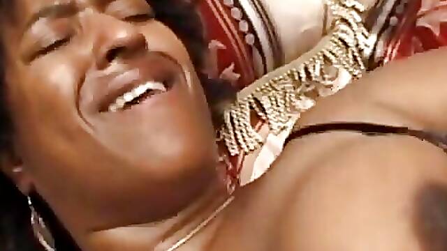 Mature BBW Lady Ebony Charm Invites Young Plump Hottietaresha to Have Some Fun with Double Sided Dildo