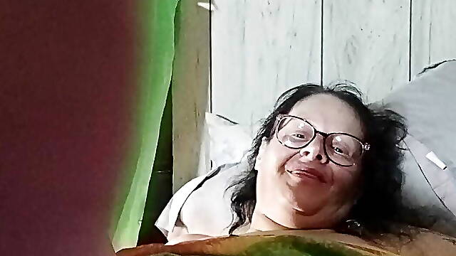 Pushing Thatcracklin Bottle Way in What a Freak in the Bedsheets