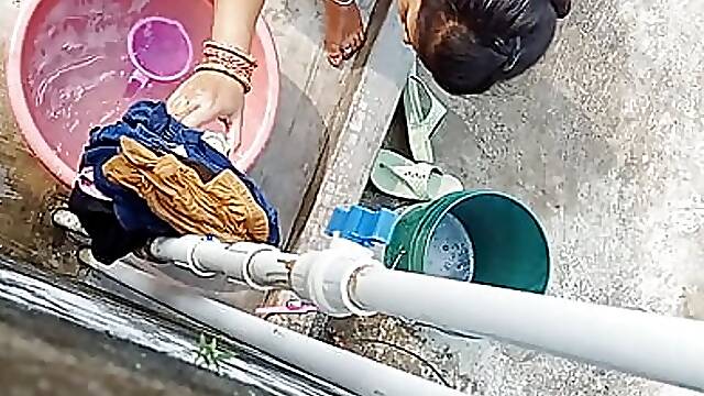 Desi Indian Bhabhi Bath Video