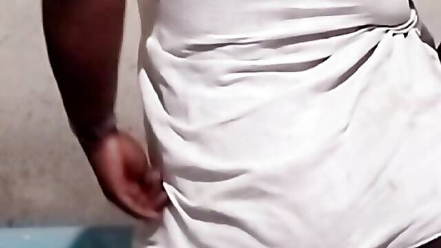 Desi bhabhi oiled boobs and ass