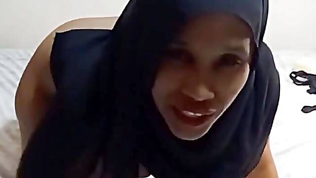 Shameless Muslim Hijabi Woman Sucks a Dildo and Gets Fucked